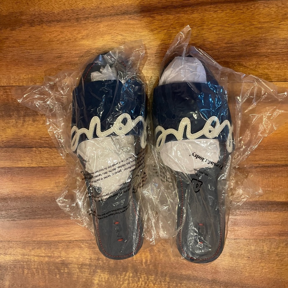 Ellen Degeneres Navy Blue Love Embroidered Women's Slides - Picture 4 of 7